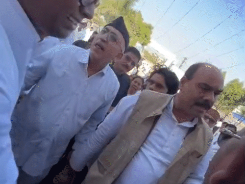 जब समाज के युवा जितेंद्र बंजारे ने RSS पदाधिकारियों से कहा- निकलिए यहां से।