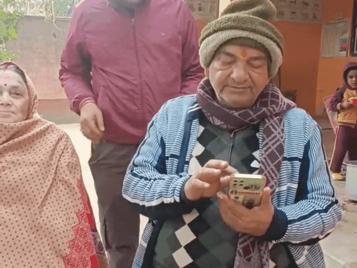 फिल्म में अजिंक्य के किरदार को देख दादा-दादी अपने पोते की सफलता से बेहद खुश हैं।