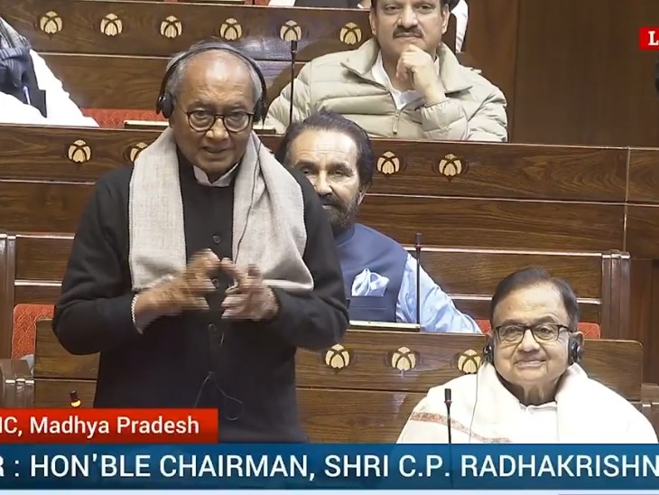 केंद्रीय परिवहन मंत्री गडकरी के सामने पूर्व सीएम ने खराब सड़क पर टोल वसूली का मुद्दा उठाया