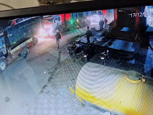 डंपर पर चढ़कर निकलने से हुई युवक की मौत, CCTV:  हाईवे पर 70 मीटर घसीटा, परिजनो ने रंजिश में लगाया था हत्या का आरोप – Kanpur News
