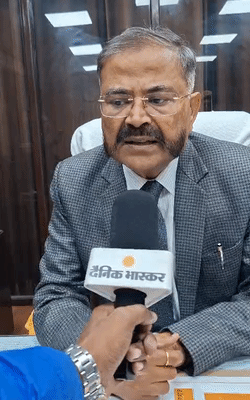 आयोग के अध्यक्ष प्रशांत कुमार ने चयन आयोग के सदस्यों व अधिकारियों के साथ बैठक भी की।