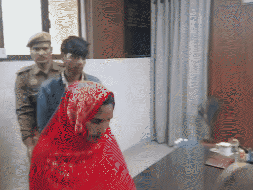 पुलिस ने लक्ष्मी का नंबर सर्विलांस पर लगाया तो मर्डर का खुलासा हुआ।