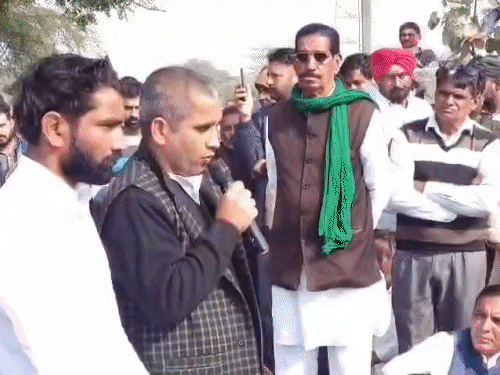 बच्ची के न्याय को लेकर धरने से लेकर अंतिम संस्कार से जुड़ी तस्वीरें