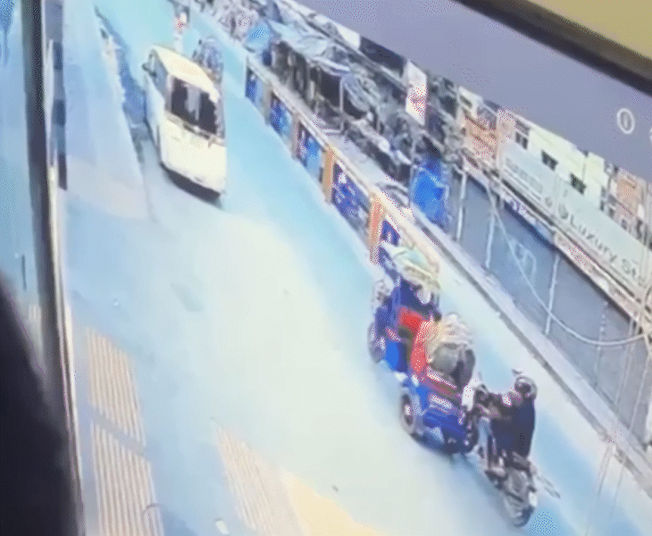 उस्मान हादी 12 दिसंबर को ई-रिक्शा से चुनाव प्रचार पर जा रहे थे। तभी बाइक से आए दो लोगों ने उन्होंने सिर में गोली मार दी।