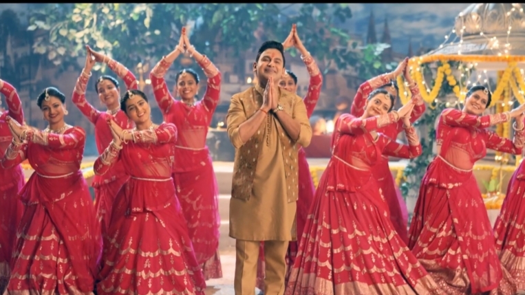 प्रसिद्ध लेखक मनोज मुन्तसिर ने खुद गाया है गीत