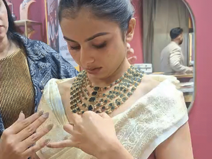 जयपुर ज्वेलरी शो 2025: डेढ़ करोड़ की डायमंड और एंटीक ज्वैलरी का शानदार संगम Big Jwellery Show 6 inner g24 1766161665