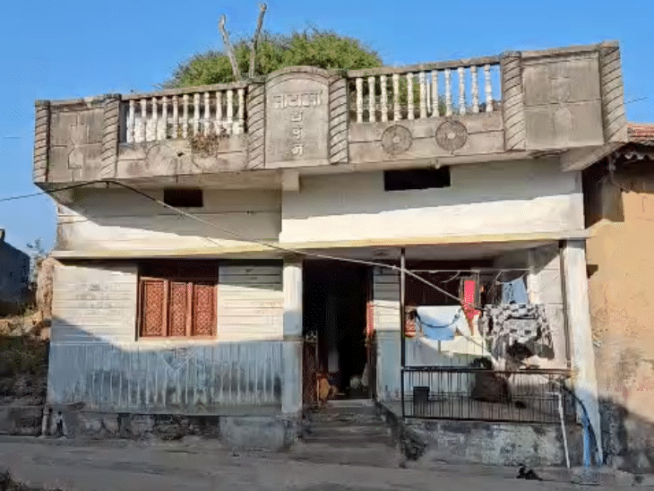 श्यामलाल का मकान। हत्या के खुलासे के बाद से परिवार सकते में है।