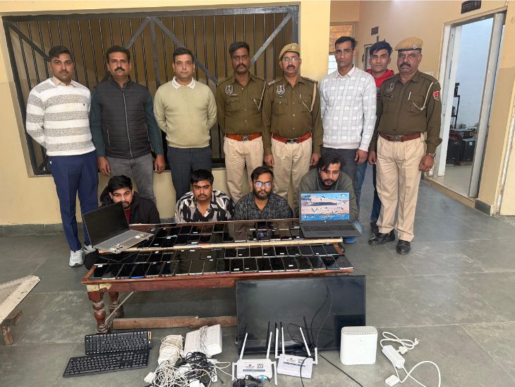 आरोपियों के कब्जे से 67 मोबाइल फोन, 02 लैपटॉप, 01 वाई-फाई सेटअप बॉक्स, 02 वाई-फाई राउटर, 15 मोबाइल चार्जर, 02 माउस, 02 की-बोर्ड, 01 एलईडी टीवी और 90 हजार रुपए नगद सट्टा राशि बरामद की गई है।