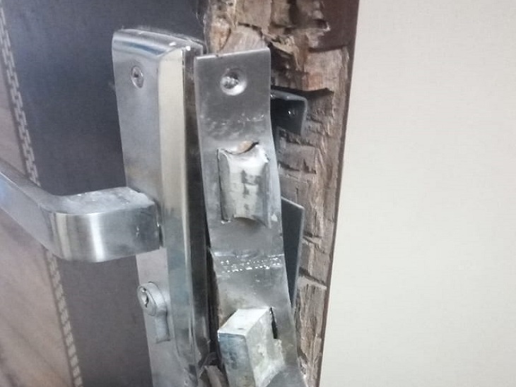 दादिया गांव में चोरों ने गेट के लॉक तोड़कर चोरी की वारदात को अंजाम दिया।