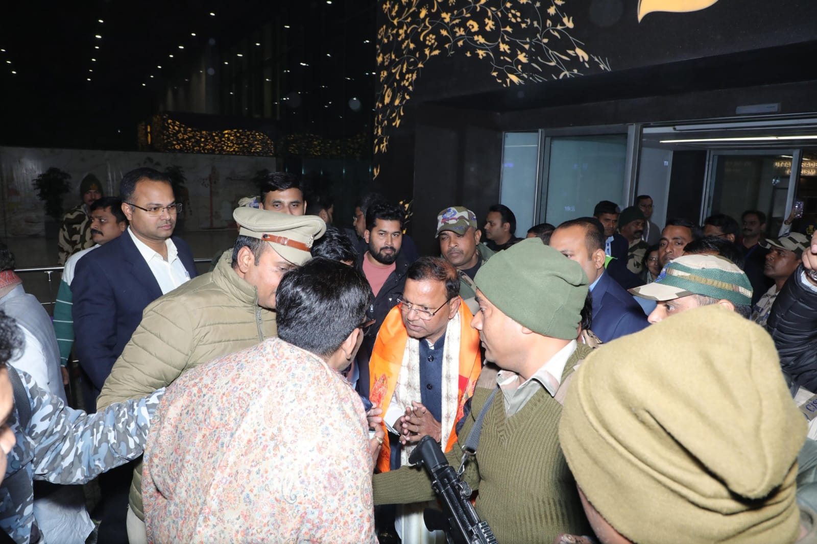 भाजपा के नए प्रदेश अध्यक्ष पंकज चौधरी पहुंचे लखनऊ एयरपोर्ट।