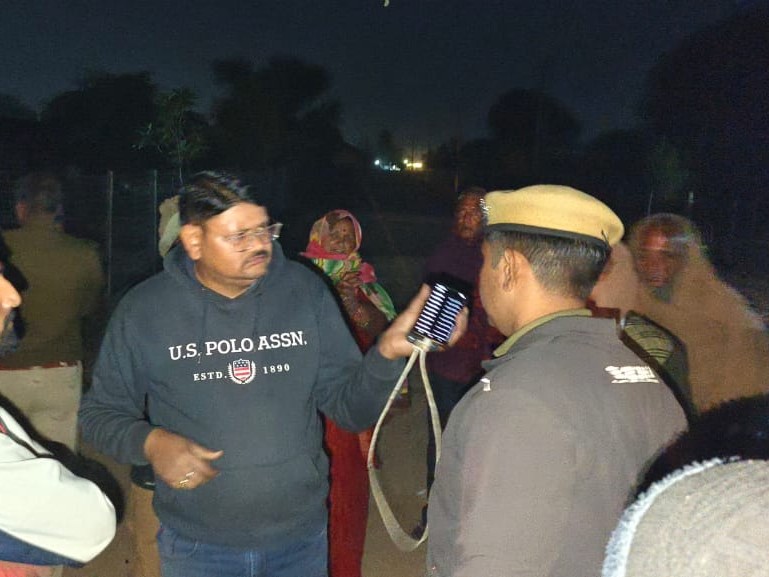 पीड़ित का आरोप है कि पुलिस मौके पर देरी से पहुंची।