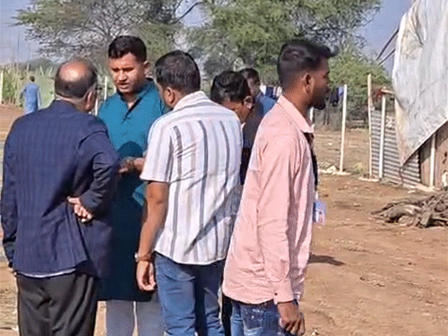 नगपुरा के पूर्व सरपंच भूपेंद्र रिगरी ने कहा कि, टेंट संचालक नरेंद्र को समय-समय पर भुगतान किया जा रहा है।