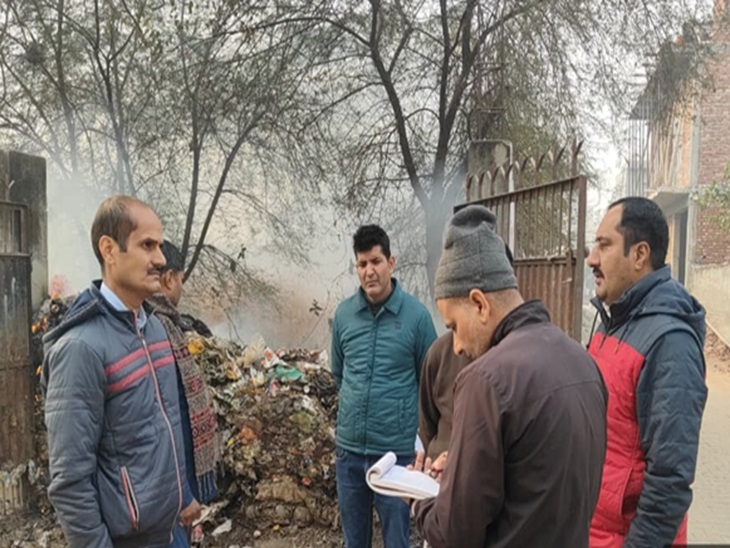 रोहतक में कूड़े में आग लगाने पर 5 हजार जुर्माना:  निगम ने दी लोगों को चेतावनी, शहर को स्वच्छ बनाने में बाधा उत्पन्न न करें – Rohtak News