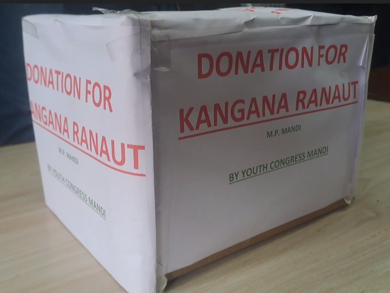 मंडी में सांसद कंगना रनोट के लिए बनाया गया डोनेशन बॉक्स।