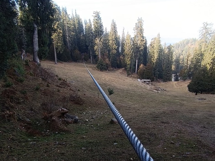 नारकंडा की साइट पर अवैध रूप से चल रही जिप लाइन।