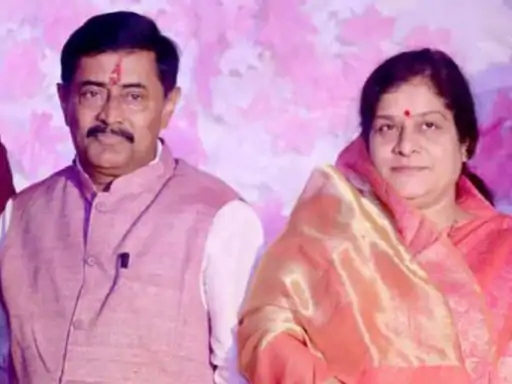 दीपक जोशी की पत्नी स्व. विजया जोशी। 2021 में कोरोना की वजह से उनका निधन हो गया था।