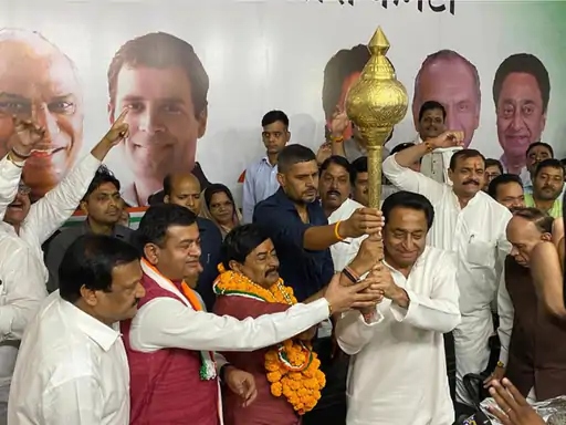 6 मई को दीपक जोशी ने भाजपा छोड़कर कांग्रेस का दामन थामा।
