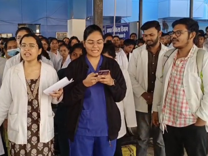 सिम्स में लैब टेक्नीशियन ने जूनियर डॉक्टर को थप्पड़ मारा:  जूडो ने हड़ताल की चेतावनी दी; डीन बोले- टेक्नीशियन मानसिक रूप से बीमार – Bilaspur (Chhattisgarh) News