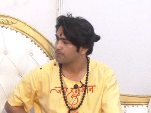 बाबरी मस्जिद के पुनर्निर्माण की खबरों पर नाराजगी जताते हुए धीरेंद्र कृष्ण शास्त्री ने इसे देश का दुर्भाग्य बताया।