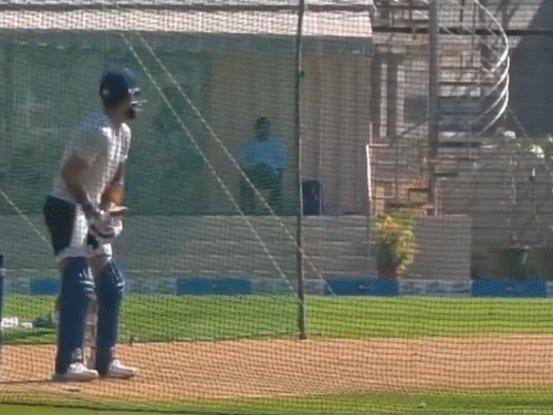 विराट कोहली साउथ अफ्रीका के खिलाफ सीरीज में टॉप स्कोरर थे। विराट फिलहाल मुंबई में हैं और वहीं प्रैक्टिस कर रहे हैं।