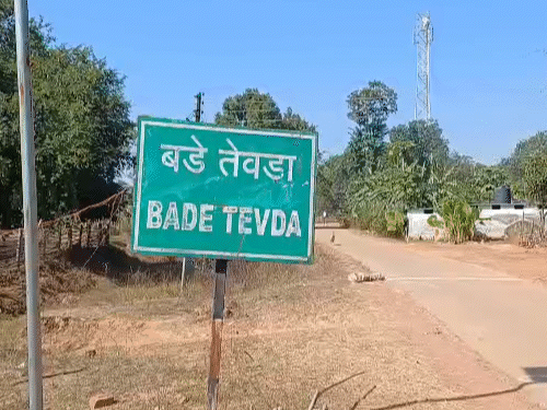 बड़े तेवाड़ गांव में सन्नाटा पसरा हुआ है।