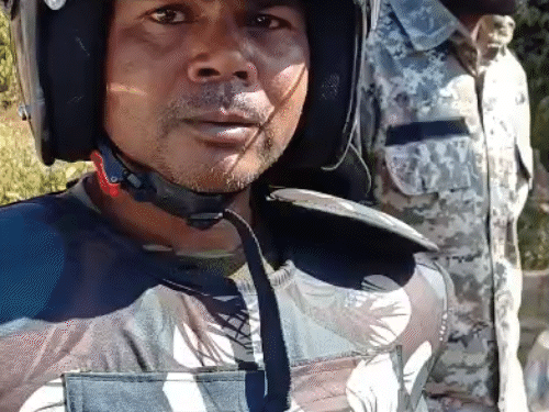 इलाके में भारी सुरक्षाबल तैनात किया गया। भीड़ की ओर से की गई पत्थरबाजी में कई पुलिसकर्मी भी घायल हुए थे।