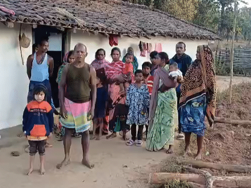 भास्कर डिजिटल की टीम ग्राउंड रिपोर्ट के लिए आमाबेड़ा और बड़े तेवड़ा गांव पहुंची थी।