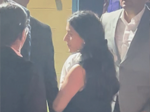 राधिका मर्चेंट एनुअल फंक्शन में शामिल हुईं।