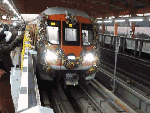 शनिवार को भोपाल में मेट्रो ट्रेन का शुभारंभ हुआ।