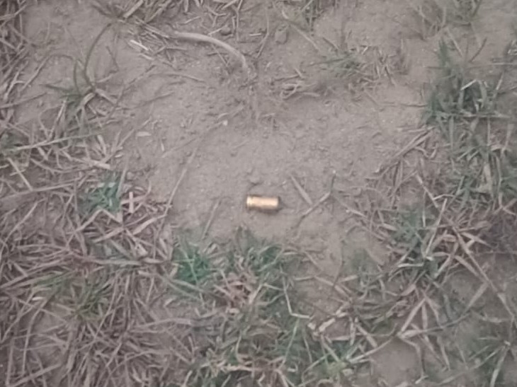 मौके पर पड़ा खाली कारतूस।