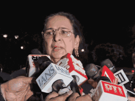 अमृतसर की लेडी MLA ने सिद्धू दंपती का मजाक उड़ाया:  बोलीं- रात को राजनीति छोड़ते हैं, सुबह फिर एक्टिव हो जाते हैं, जोड़े ने कोई काम नहीं किया – Amritsar News