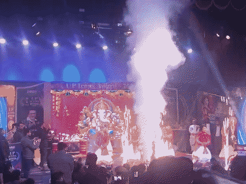 गोविंदा के स्वागत में गणेश वंदना पर परफॉर्मेंस करते कलाकार।