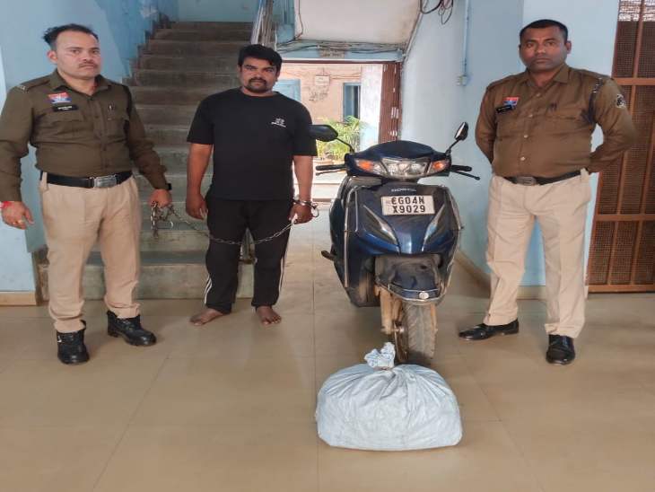 आरंग पुलिस ने 5 किलो अवैध गांजा, 2 मॉनिटर लिजर्ड (गोह) और 1 लाख 27 हजार 260 रुपए कैश के साथ एक आरोपी को गिरफ्तार किया है।