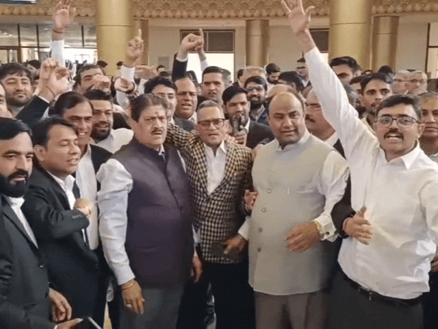 Lawyers' boycott continues in Jodhpur High Court, protest continues | जोधपुर  हाईकोर्ट में वकीलों का बहिष्कार जारी, किया प्रदर्शन: देर रात जारी कॉज लिस्ट  में जमानत केस ...