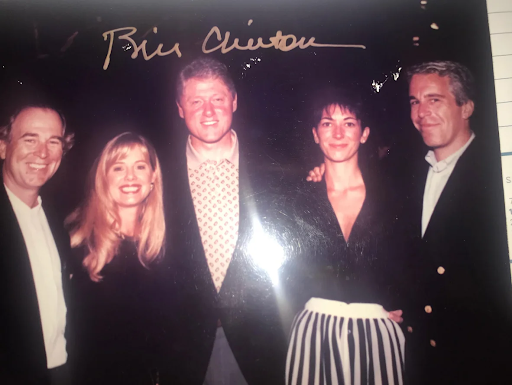 In this photo, former US President Bill Clinton (center), Jeffrey Epstein (right) and his girlfriend Ghislaine Maxwell (second from right) are.
