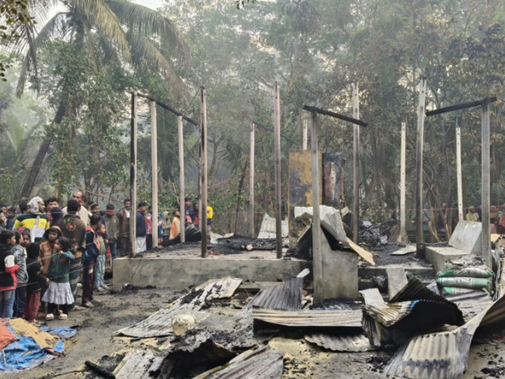 लक्ष्मीपुर फायर सर्विस के स्टेशन ऑफिसर रंजीत कुमार दास ने बताया कि फायरकर्मियों ने मौके पर पहुंचकर आग पर काबू पाया।