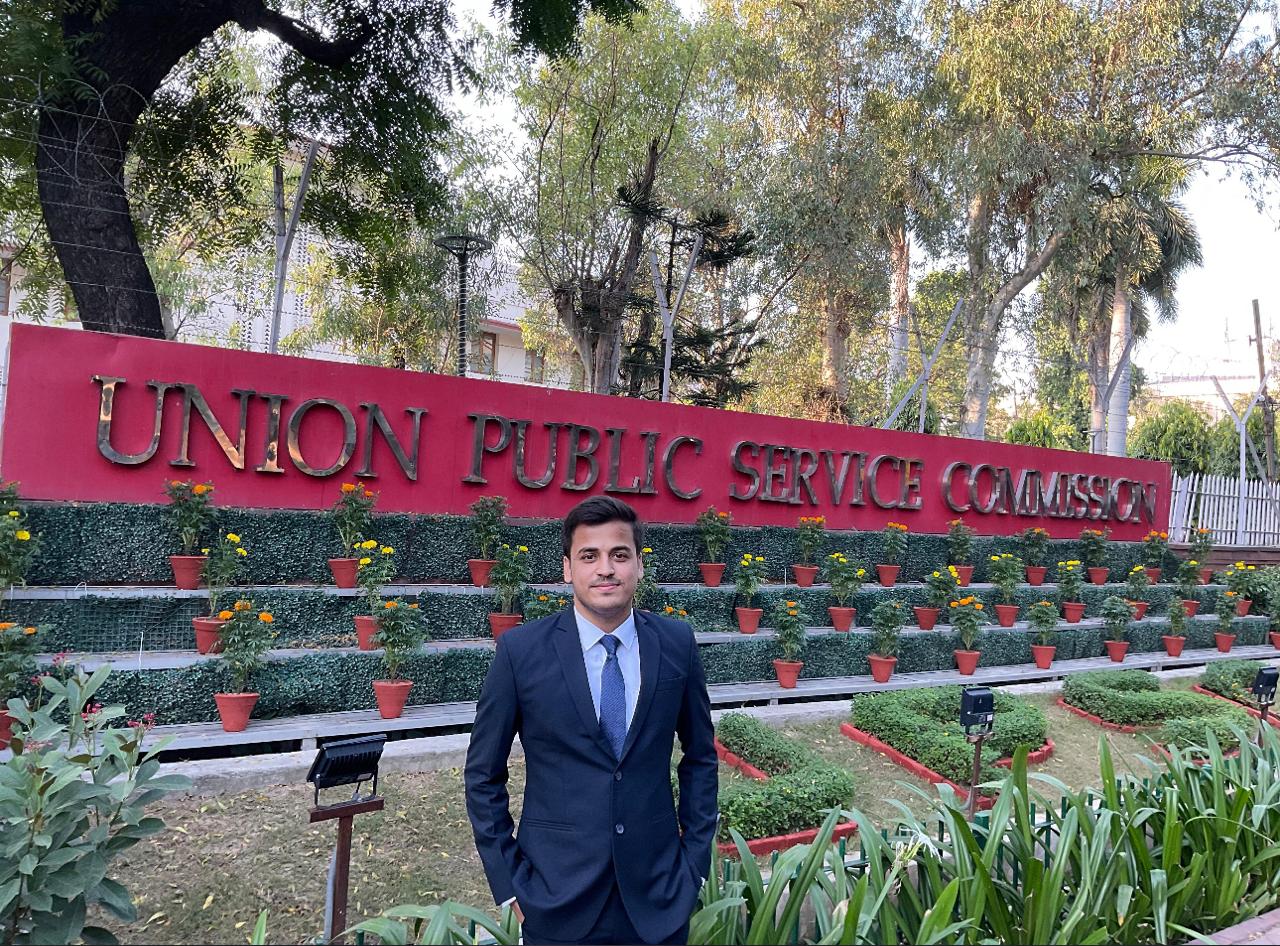 मुकुल वर्तमान में केंद्रीय प्रदूषण नियंत्रण बोर्ड में श्रेणी-2 के वैज्ञानिक हैं