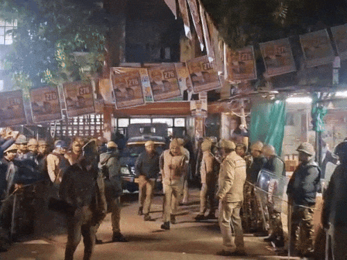 पूर्व IPS की पेशी के समय 200 से अधिक पुलिसकर्मी तैनात रही।