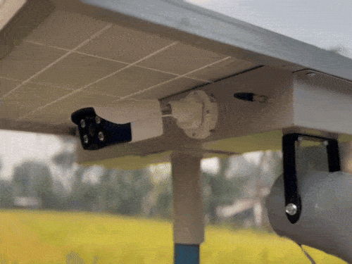 डिवाइस पर जो एक तरफ कैमरे और दूसरी तरफ स्पीकर लगा है, जिससे अलर्ट भेजा जाएगा।