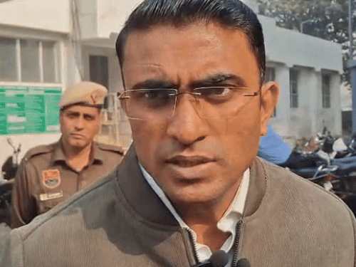 जानकारी देते हुए DSP रविंद्र।