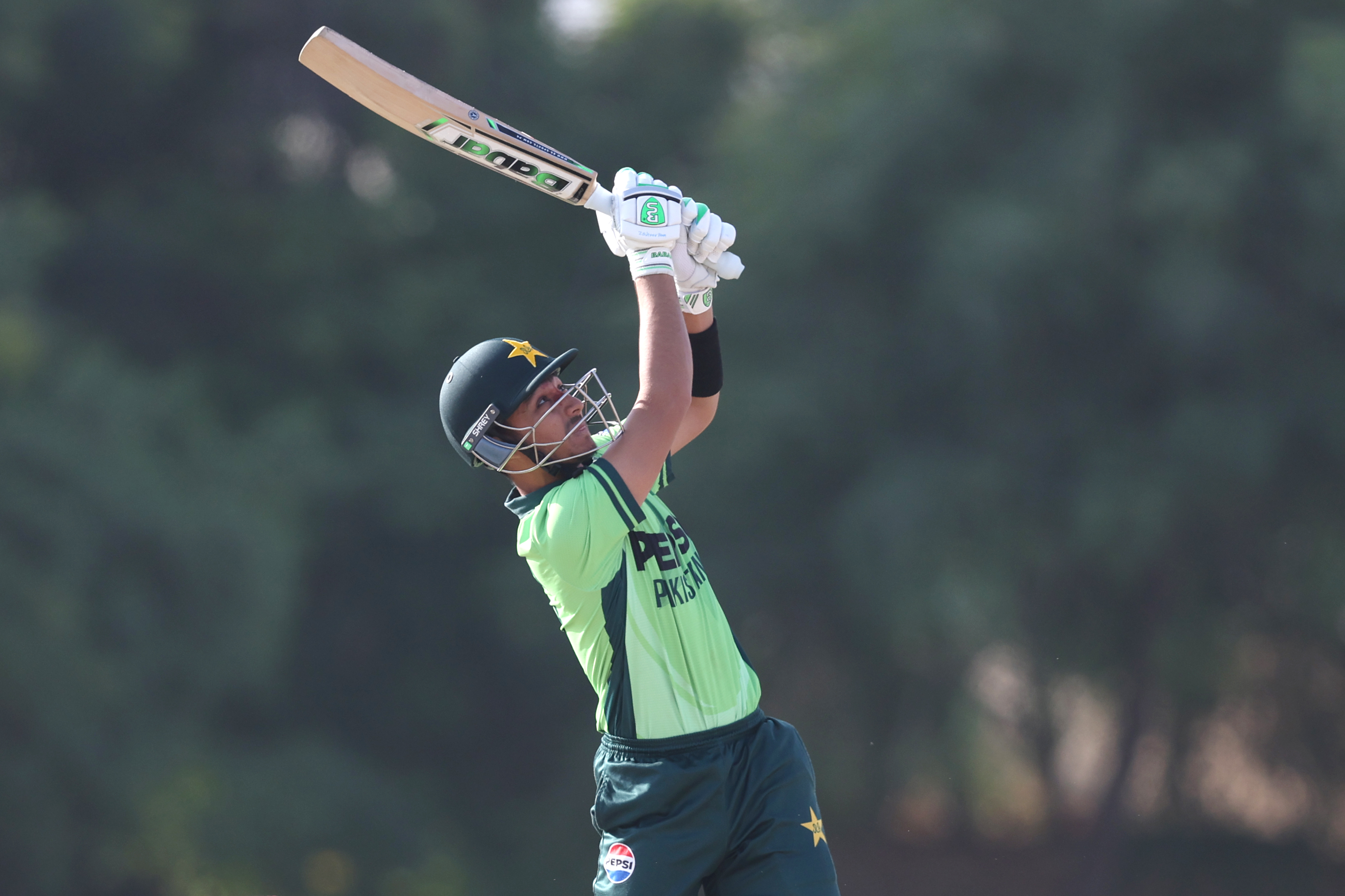 हमजा जहूर 14 बॉल पर 18 रन बनाकर पवेलियन लौटे।