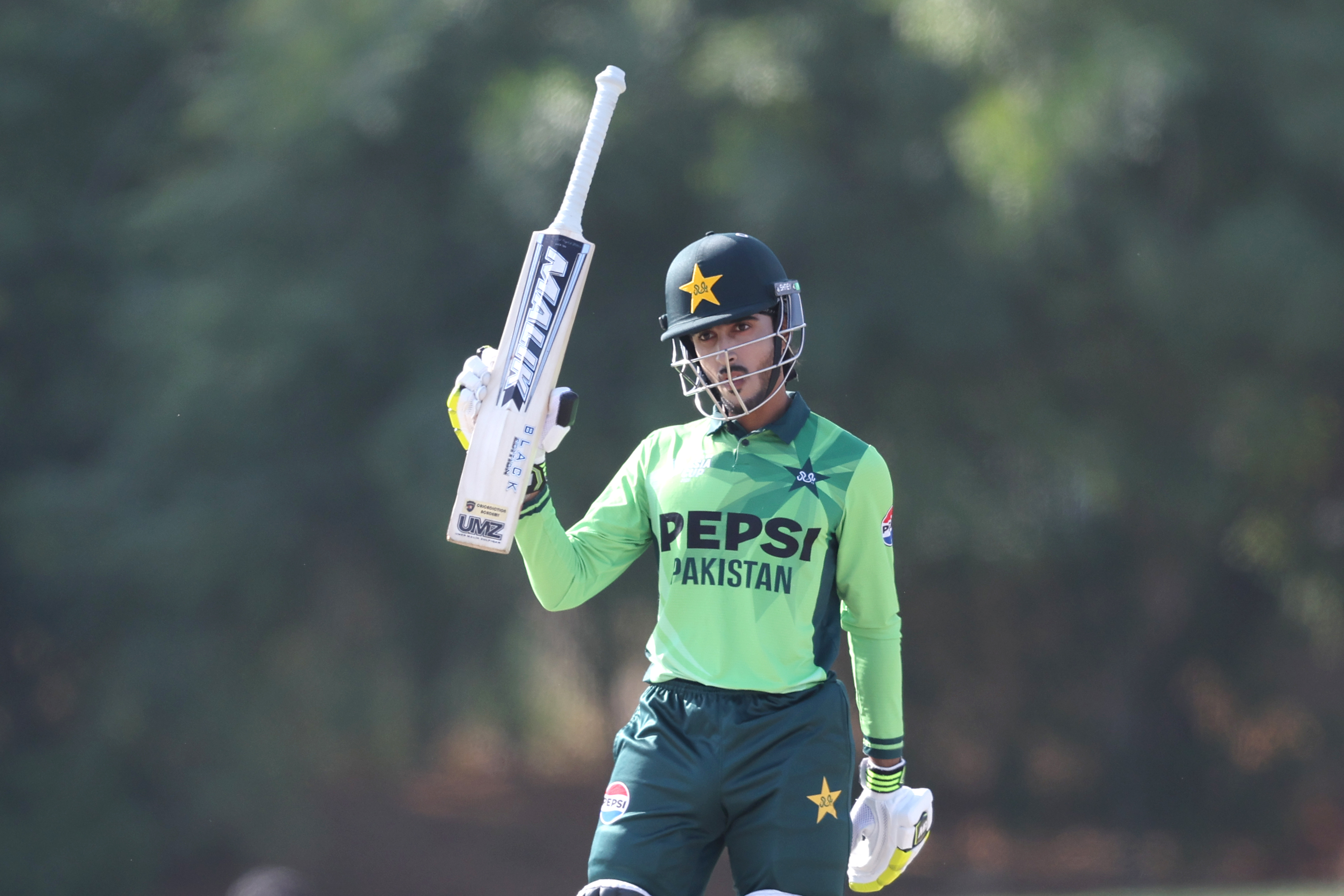 समीर ने 172 रन की पारी खेली।