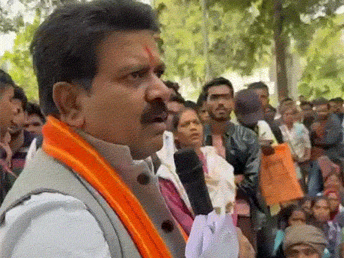 गृहमंत्री विजय शर्मा ने कैंडिडेट्स की पुलिस भर्ती काे लेकर उनकी समस्याएं सुनी।