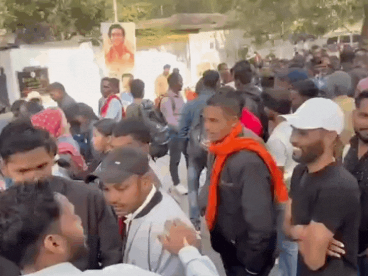 कई जिलों में एक ही अभ्यर्थी के चयन को लेकर अभ्यर्थियों ने सवाल उठाया है।