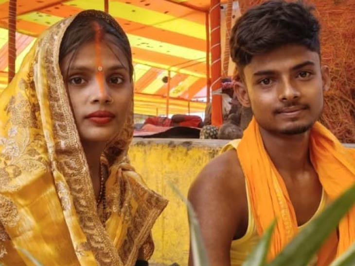 पति चितरंजन के साथ पत्नी खुशबू कुमारी।(फाइल तस्वीर)