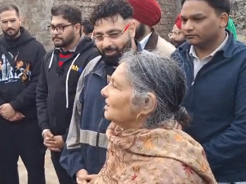 Badshah's mother Avinash Kaur said - If a person's roof is lost then everything is lost.