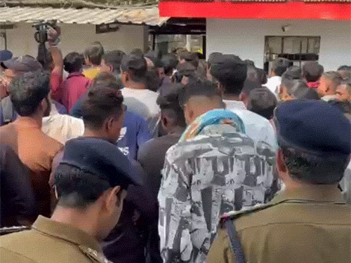 पुलिस आरक्षक भर्ती में कुल 5,967 पदों के लिए लगभग 7 लाख आवेदन आए थे।