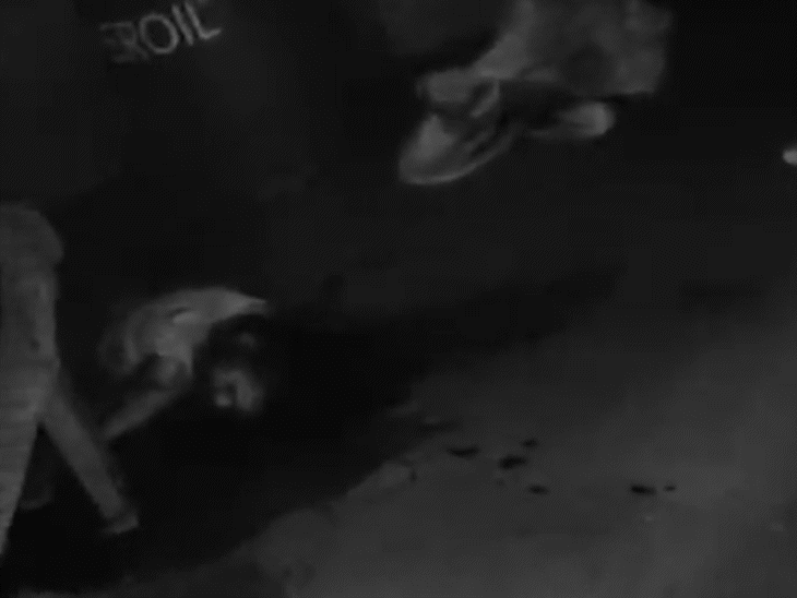 मासूम की लाश घर के कमरे में मिली। नाबालिग के छोटे भाई ने पड़ोसियों को इसकी सूचना दी। इसके बाद मौके पर पहुंची पुलिस ने जांच शुरू कर दी है।