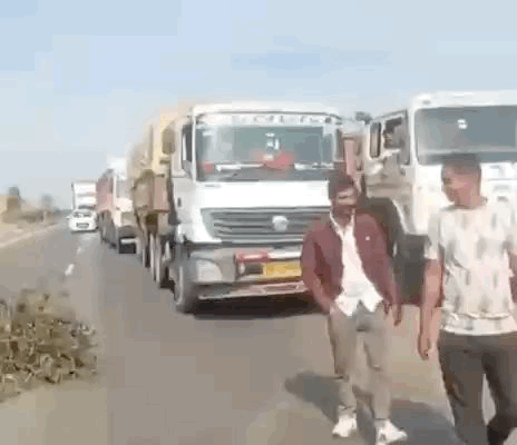 हादसे के बाद हाईवे पर 1 किलोमीटर लंबा जाम लग गया।