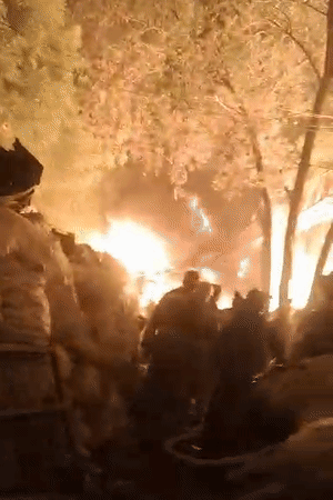 10 घंटे बाद भी फैक्ट्री के अंदर आग धधक रही।